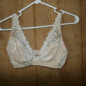 Wacoal Bralette Size 36 Beige Embrace Lace Wire Free J Hook 852191 Wireless